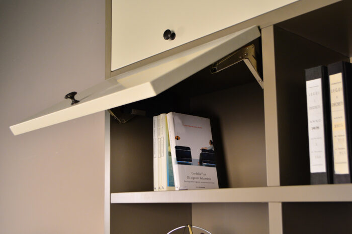 21.58 - Mobile Office: Libreria a ponte, scrivania e cassettiera - immagine 3