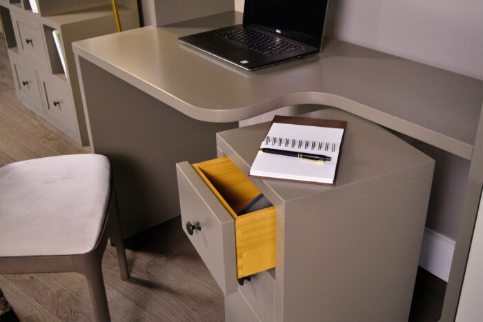 21.58 - Mobile Office: Libreria a ponte, scrivania e cassettiera - immagine 2