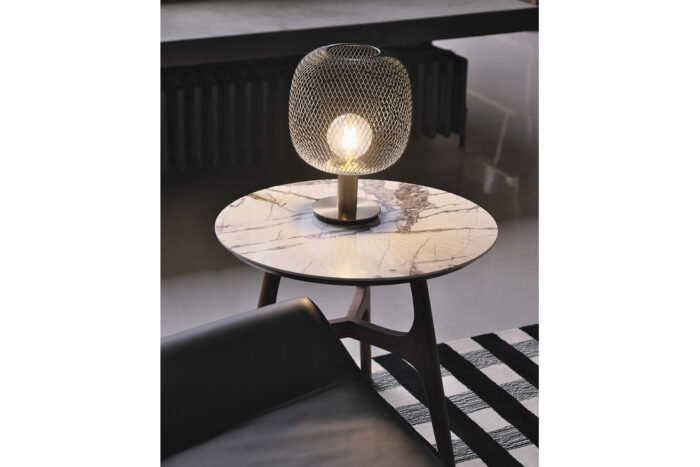 11.83 - Tavolino rotondo in legno di Noce Canaletto, il piano gres è disponibile in vari effetti. - immagine 6