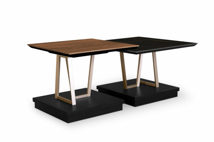 22.94 - Tavolino quadrato top in legno di Noce Canaletto e struttura centrale in finitura metallizzata dalla particolare forma geometrica. - immagine 5