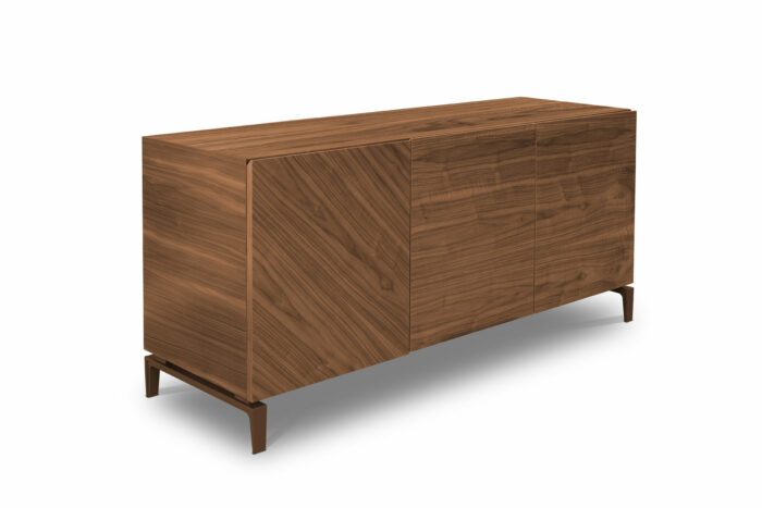 23.210 - Credenza in legno di Noce Canaletto a tre porte con raffinata fiammatura orizzontale e obliqua. - immagine 3