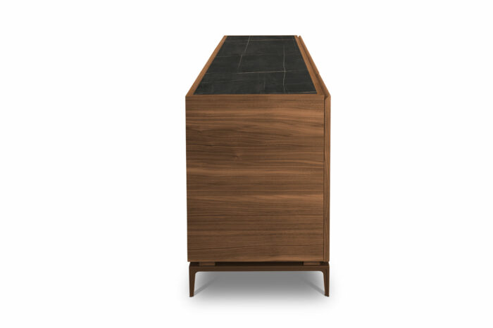 23.209 - Credenza in legno di Noce Canaletto a quattro porte con raffinata fiammatura orizzontale e obliqua, piano Gres incastonato nella struttura. - immagine 3