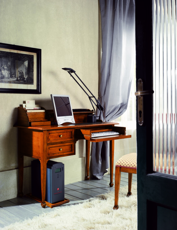 21.27 - Scrivania con piano in vera pelle