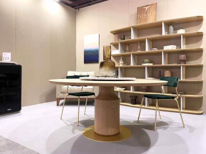 24.38 -  Libreria in rovere con inserti in marmo carrara - immagine 3
